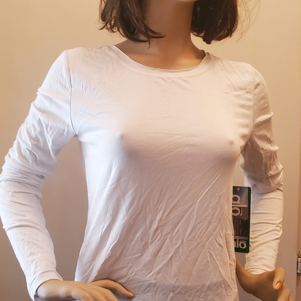 ALO Yoga Classic White Long Sleeve Tee . Alo Green.